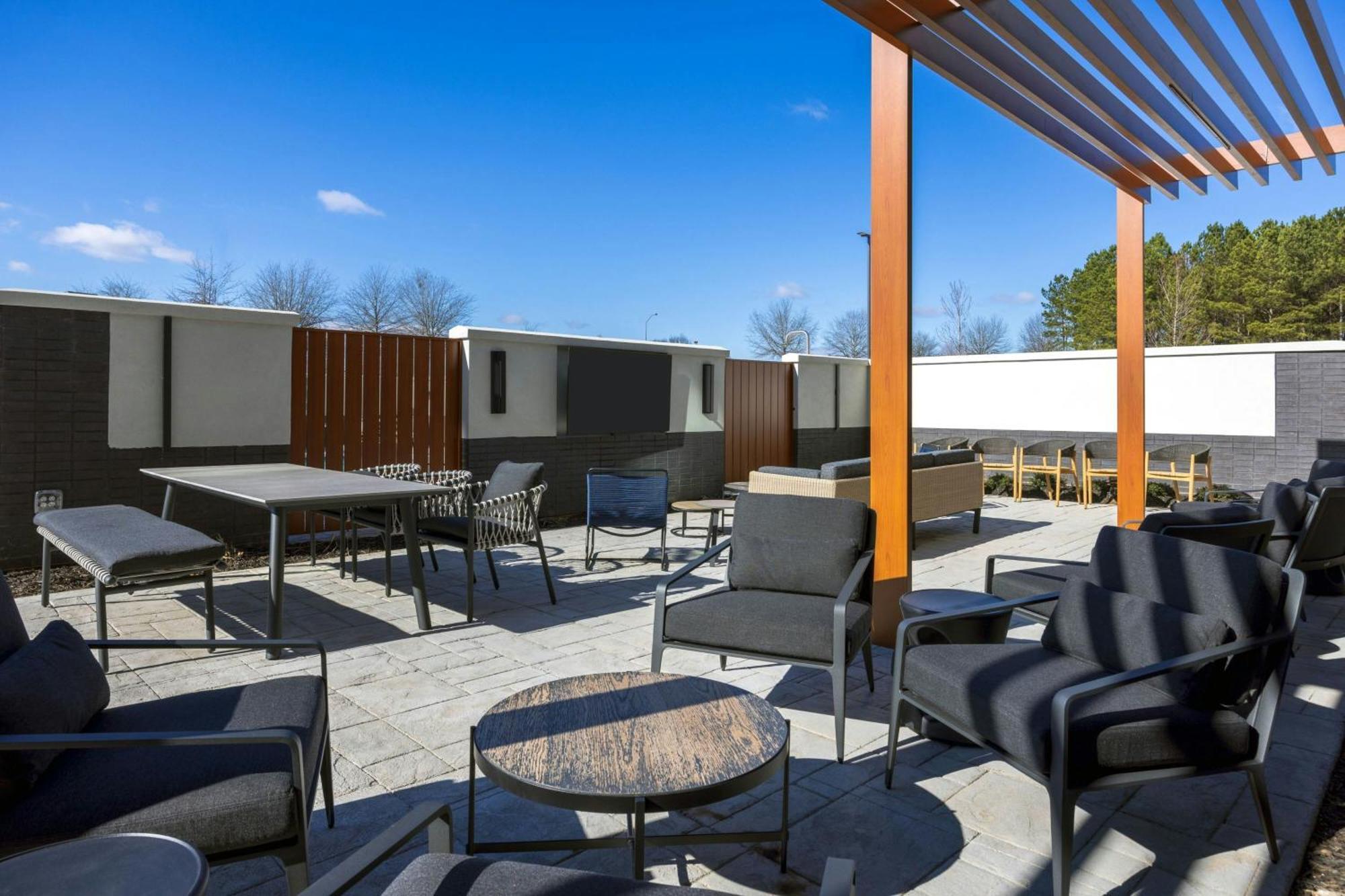 Towneplace Suites By Marriott Canton Riverstone Parkway Buitenkant foto